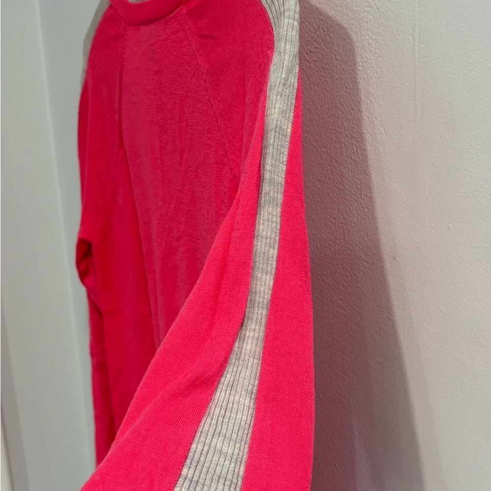 Banana Republic Merino Bright Pink V-Neck Sweater Grey Side Arm Accents - Picture 14 of 14